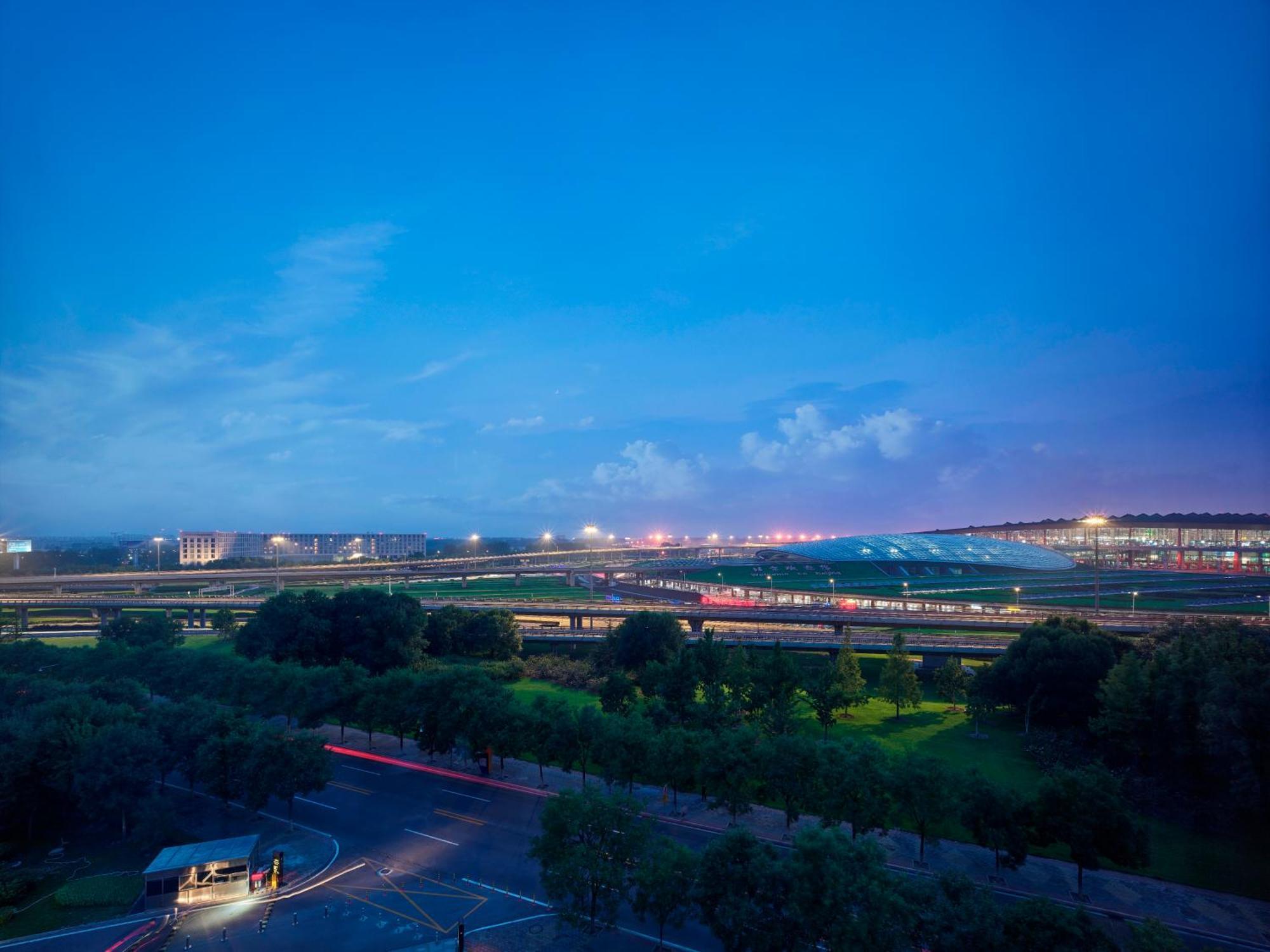 Hilton Beijing Capital Airport Hotel Shunyi Exterior photo